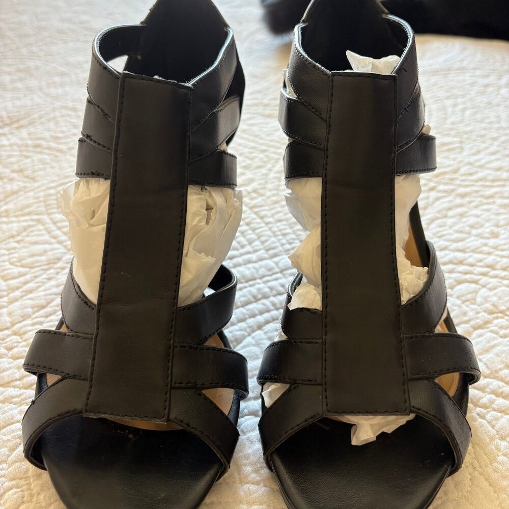 CL by Laundry Size 8 1/2 Black Dressy Shoe with 4 inch heel